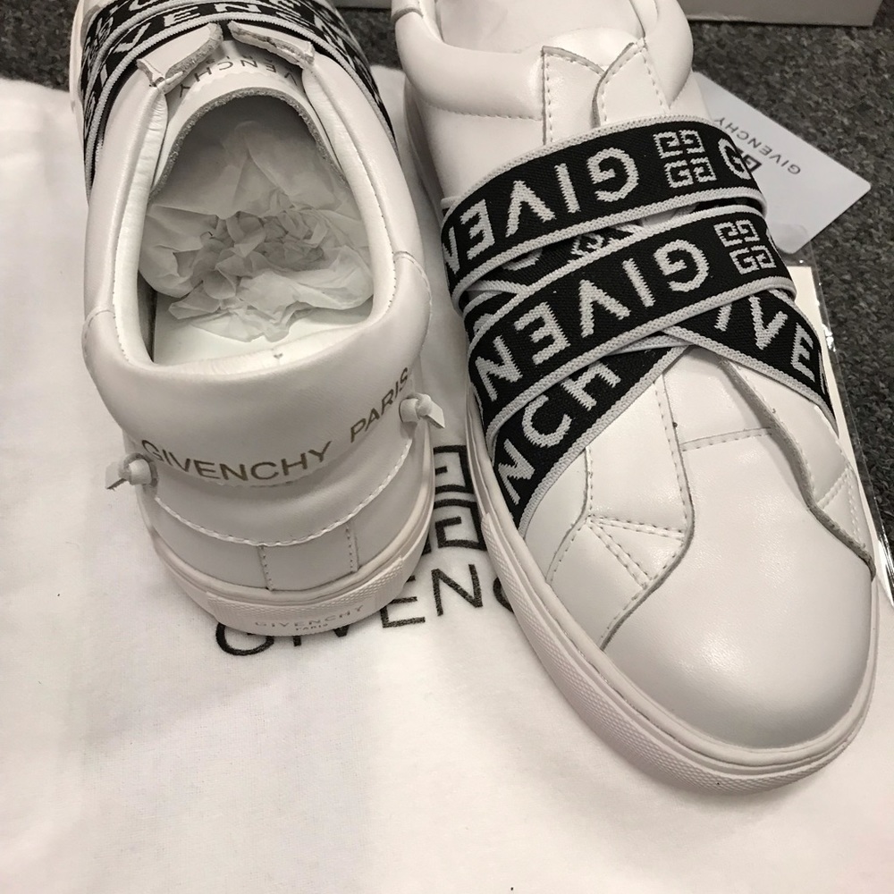 Sneakers - Picture 2 of 5